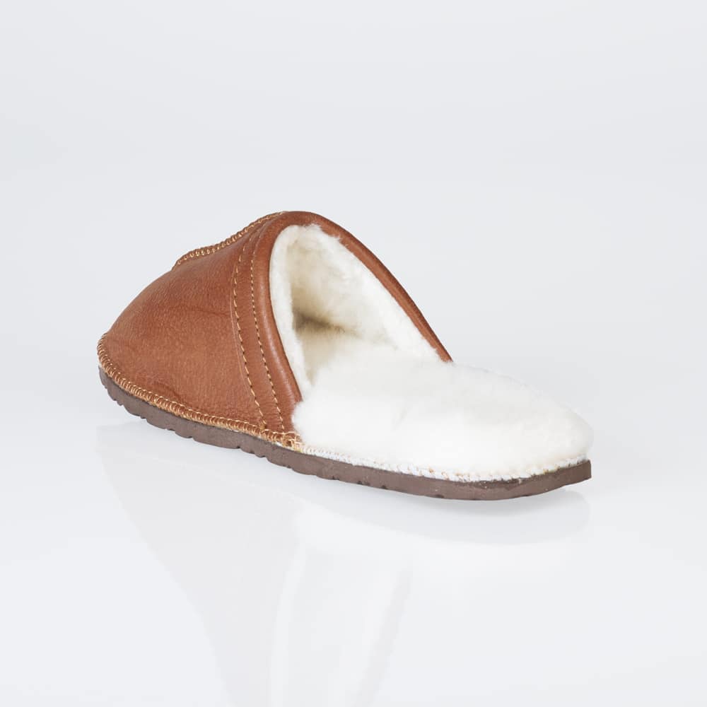 In-Step Tan Men’s Sheepskin Slippers, handcrafted with sheepskin lining and leather for cosy, fluff-free indoor warmth.