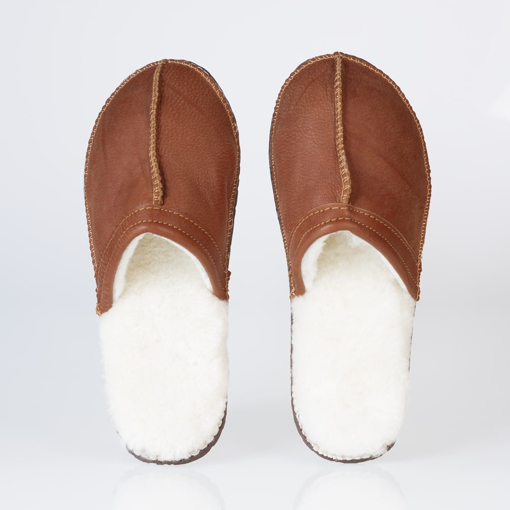 In-Step Tan Men’s Sheepskin Slippers, handcrafted with sheepskin lining and leather for cosy, fluff-free indoor warmth.